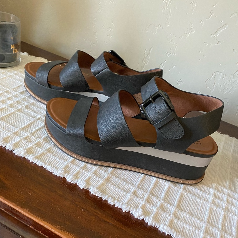 Naturalizer platform sandals